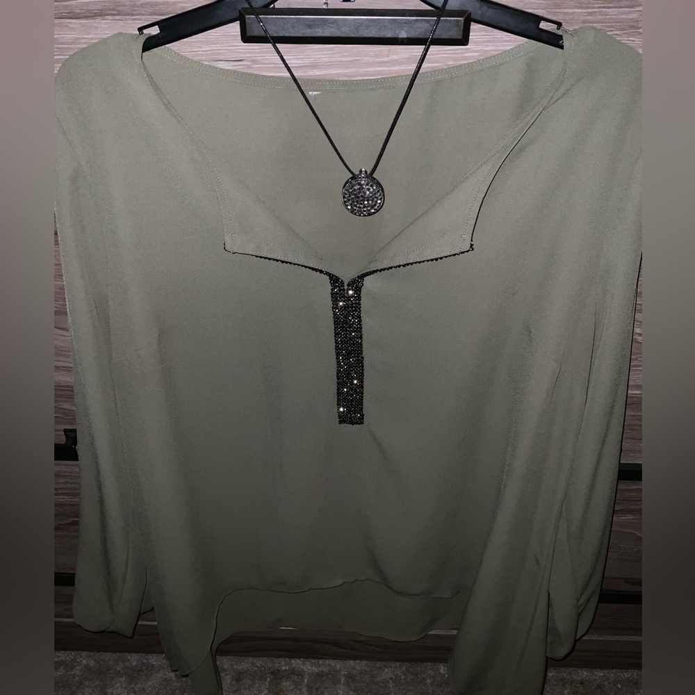 Juicy Couture ~ curved hem ~ Olive green blouse with bling v-neck ( worn once ) - Picture 13 of 14